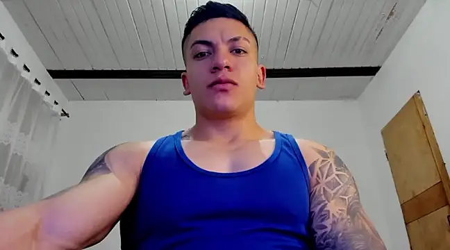 Snapshot of aquiles_51 chatting on December 21, 12:09 am aquiles 51 online show from December 21, 12:09 am