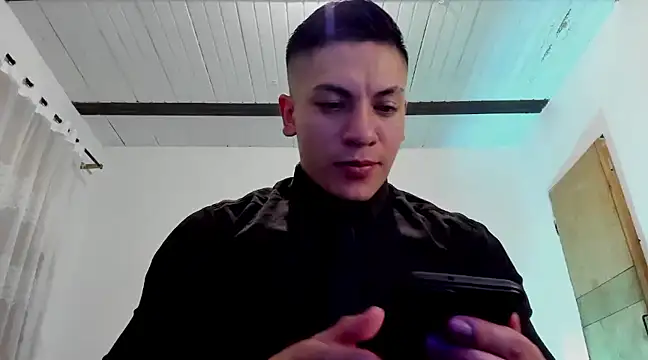 Snapshot of aquiles_51 chatting on February 11, 12:49 am aquiles 51 online show from February 11, 12:49 am