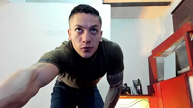 Snapshot of aquiles_51 chatting on October 16, 8:39 pm aquiles 51 online show from October 16, 8:39 pm