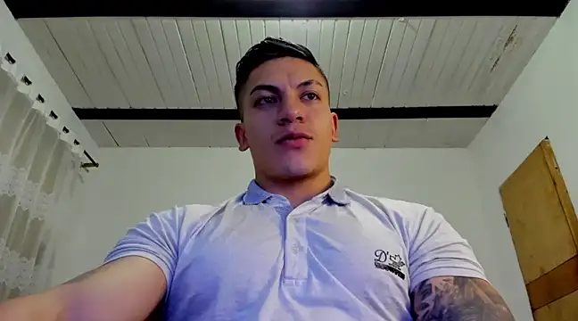 Snapshot of aquiles_51 chatting on January 11, 11:46 pm aquiles 51 online show from January 11, 11:46 pm