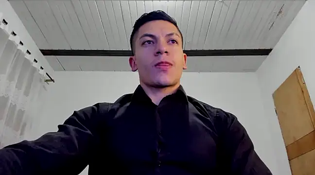 Snapshot of aquiles_51 chatting on December 5, 10:56 pm aquiles 51 online show from December 5, 10:56 pm