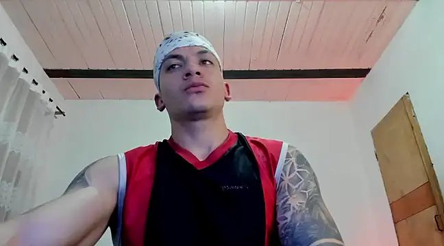 Snapshot of aquiles_51 chatting on March 18, 12:40 am aquiles 51 online show from March 18, 12:40 am