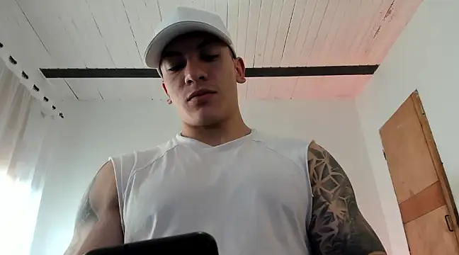 Snapshot of aquiles_51 chatting on February 25, 7:25 pm aquiles 51 online show from February 25, 7:25 pm