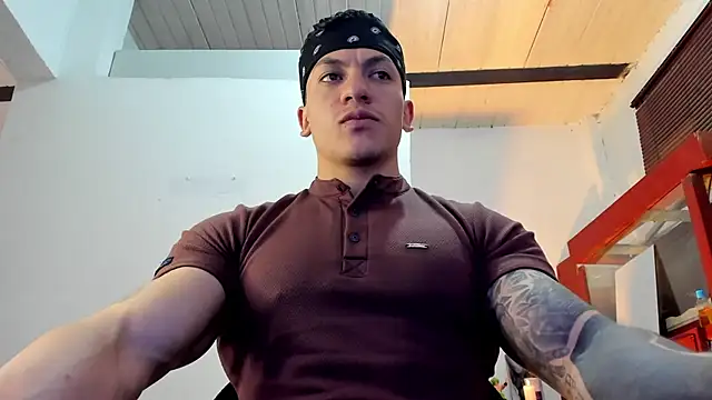 Snapshot of aquiles_51 chatting on September 8, 9:25 pm aquiles 51 online show from September 8, 9:25 pm