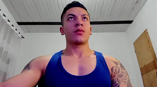 Snapshot of aquiles_51 chatting on December 12, 11:03 pm aquiles 51 online show from December 12, 11:03 pm
