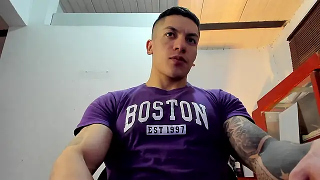 Snapshot of aquiles_51 chatting on October 14, 8:16 pm aquiles 51 online show from October 14, 8:16 pm