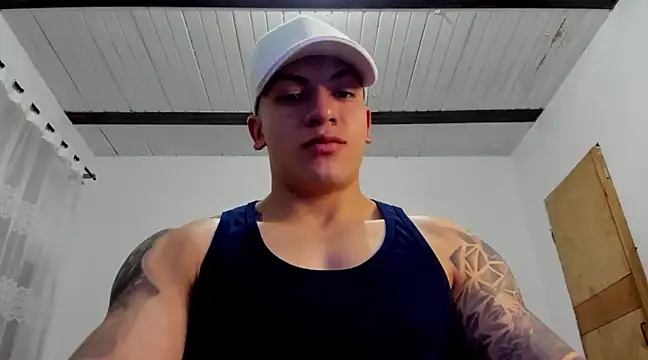 Snapshot of aquiles_51 chatting on December 24, 12:11 am aquiles 51 online show from December 24, 12:11 am