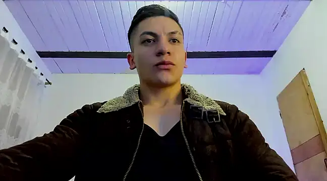 Snapshot of aquiles_51 chatting on February 23, 12:47 am aquiles 51 online show from February 23, 12:47 am