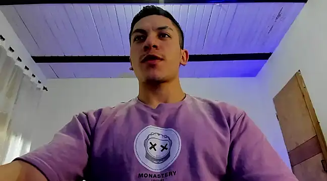 Snapshot of aquiles_51 chatting on March 9, 11:03 pm aquiles 51 online show from March 9, 11:03 pm