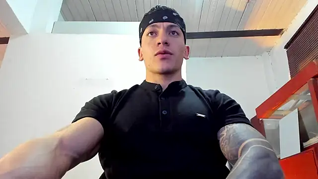 Snapshot of aquiles_51 chatting on October 29, 7:28 pm aquiles 51 online show from October 29, 7:28 pm