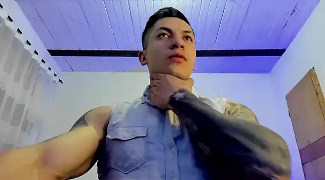 Snapshot of aquiles_51 chatting on March 4, 11:11 pm aquiles 51 online show from March 4, 11:11 pm
