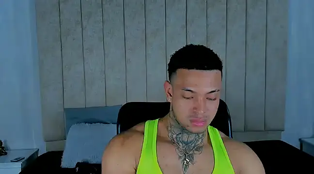 Snapshot of Stiven_collins chatting on December 20, 3:47 am Stiven collins online show from December 20, 3:47 am