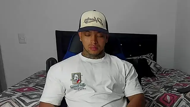 Snapshot of Stiven_collins chatting on February 2, 6:37 am Stiven collins online show from February 2, 6:37 am