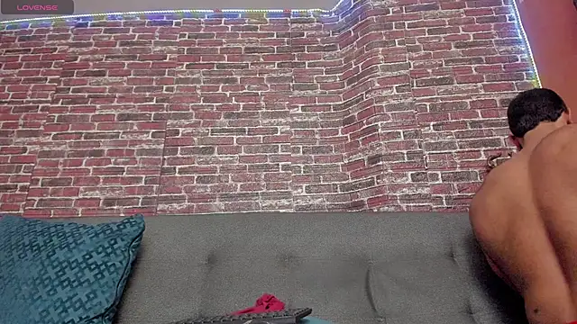 Snapshot of curt_xxx chatting on January 23, 2:44 am curt xxx online show from January 23, 2:44 am