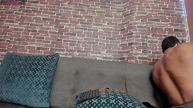 Snapshot of curt_xxx chatting on December 17, 2:01 am curt xxx online show from December 17, 2:01 am