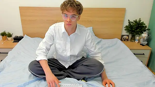 Snapshot of Fandi_777 chatting on December 23, 2:39 pm Fandi 777 online show from December 23, 2:39 pm