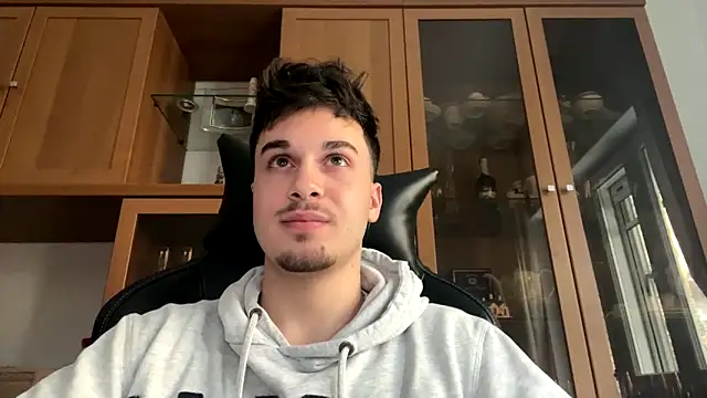 Snapshot of Hank_04 chatting on December 3, 10:59 am Hank 04 online show from December 3, 10:59 am