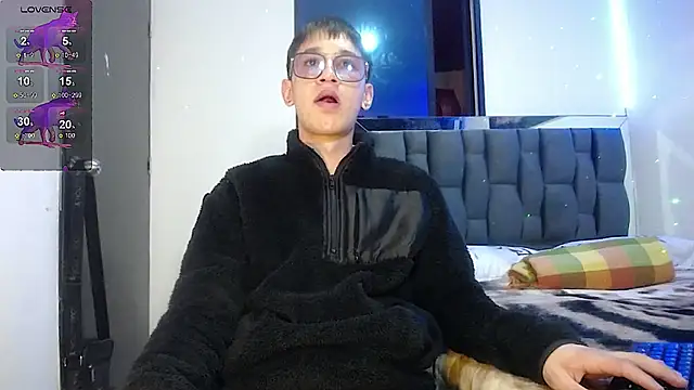 Snapshot of Mr_daren_ chatting on February 22, 8:59 pm Mr daren online show from February 22, 8:59 pm