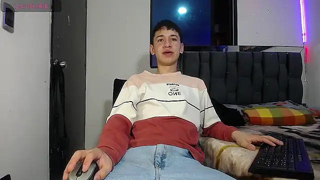 Snapshot of Mr_daren_ chatting on March 19, 2:57 pm Mr daren online show from March 19, 2:57 pm