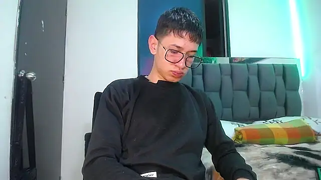 Snapshot of Mr_daren_ chatting on February 19, 5:06 pm Mr daren online show from February 19, 5:06 pm