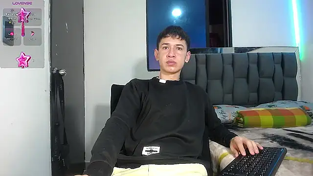 Snapshot of Mr_daren_ chatting on March 18, 2:06 pm Mr daren online show from March 18, 2:06 pm