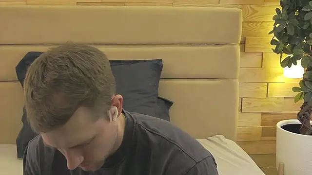 EthanPinkman online show from April 25, 5:10 am