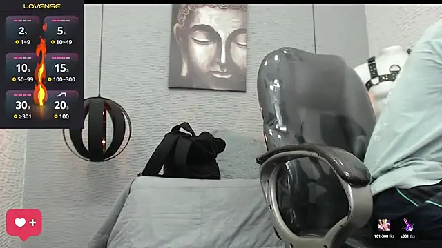 Snapshot of andy_dwels777 chatting on February 25, 10:39 pm andy dwels777 online show from February 25, 10:39 pm