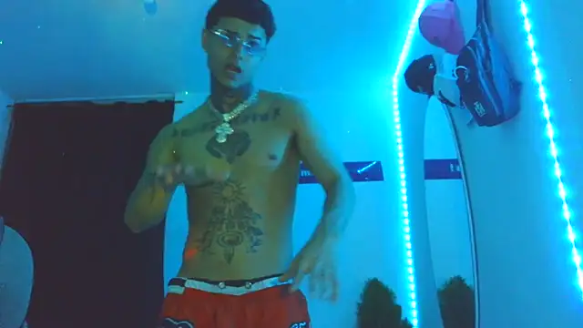 Skartoliver online show from October 31, 6:04 am