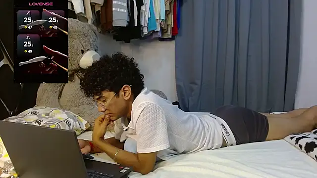 harrytwink18 online show from April 8, 2:34 am