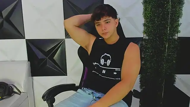 Snapshot of Dani_cumboy chatting on September 19, 1:00 pm Dani cumboy online show from September 19, 1:00 pm