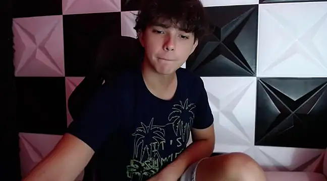 Snapshot of Dani_cumboy chatting on December 21, 3:47 am Dani cumboy online show from December 21, 3:47 am