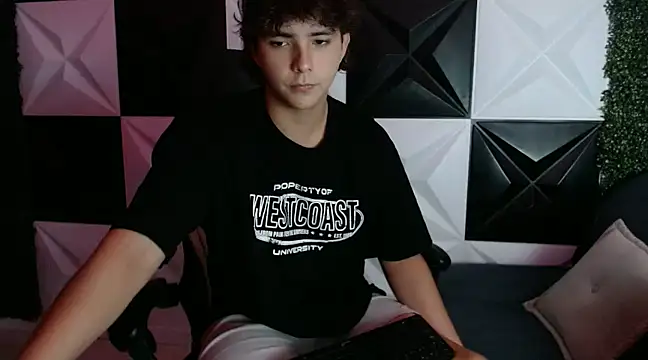 Snapshot of Dani_cumboy chatting on January 12, 3:28 am Dani cumboy online show from January 12, 3:28 am