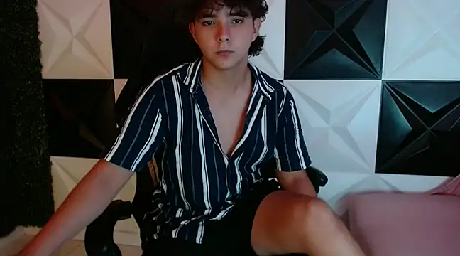 Snapshot of Dani_cumboy chatting on February 13, 2:23 am Dani cumboy online show from February 13, 2:23 am