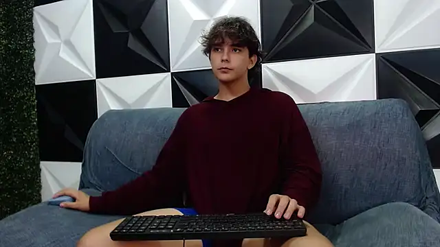 Snapshot of Dani_cumboy chatting on December 11, 2:00 am Dani cumboy online show from December 11, 2:00 am
