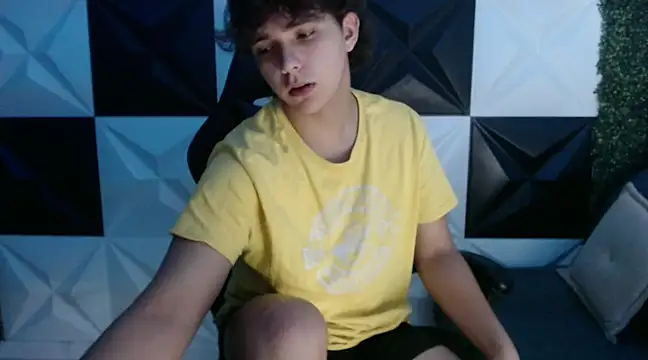Snapshot of Dani_cumboy chatting on January 24, 6:14 am Dani cumboy online show from January 24, 6:14 am