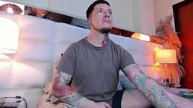 Snapshot of Adam_tatto chatting on October 28, 5:54 am Adam tatto online show from October 28, 5:54 am