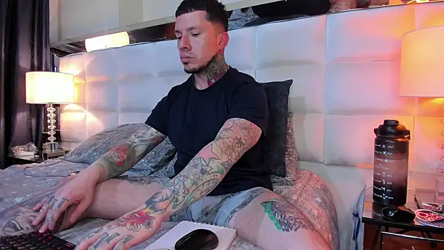 Snapshot of Adam_tatto chatting on October 23, 5:11 am Adam tatto online show from October 23, 5:11 am