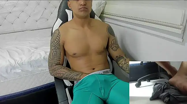 Snapshot of king_diablo666 chatting on February 19, 2:33 am king diablo666 online show from February 19, 2:33 am