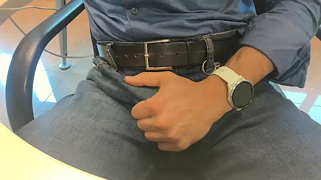 alessandroman2114 online show from April 22, 4:45 pm