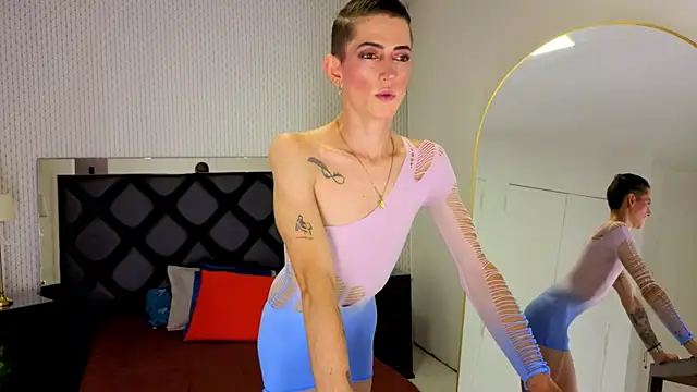 Snapshot of dominic_thailor chatting on October 7, 2:54 pm dominic thailor online show from October 7, 2:54 pm