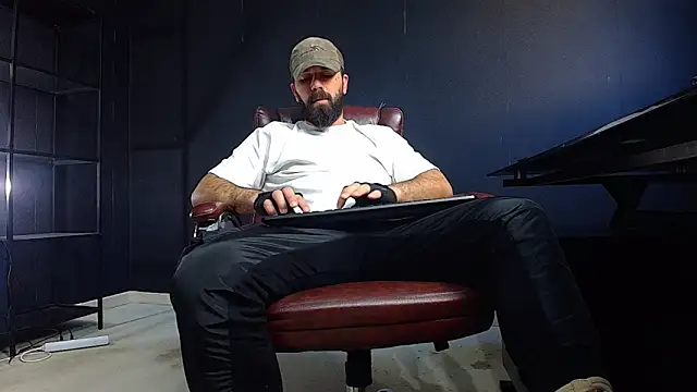 Snapshot of JackEthann chatting on December 12, 6:57 am JackEthann online show from December 12, 6:57 am