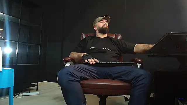 Snapshot of JackEthann chatting on December 16, 6:43 am JackEthann online show from December 16, 6:43 am