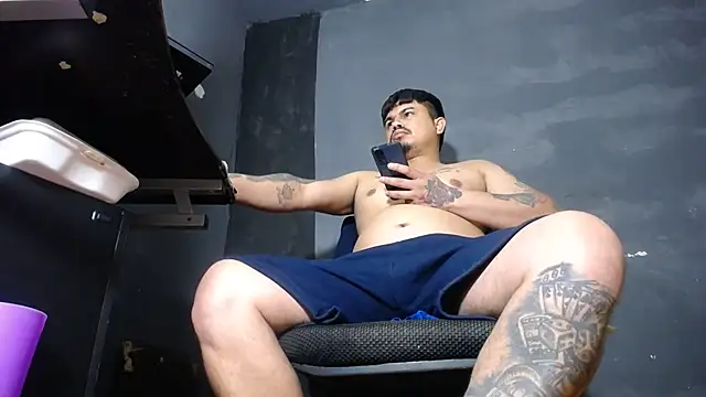 Snapshot of DickMasterfindom chatting on October 25, 11:12 am DickMasterfindom online show from October 25, 11:12 am