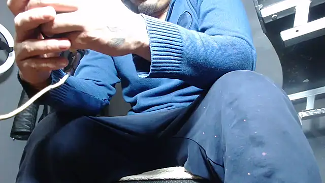 Snapshot of DickMasterfindom chatting on March 21, 5:00 am DickMasterfindom online show from March 21, 5:00 am