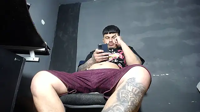 Snapshot of DickMasterfindom chatting on October 14, 8:54 am DickMasterfindom online show from October 14, 8:54 am