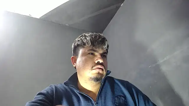 Snapshot of DickMasterfindom chatting on December 21, 5:47 am DickMasterfindom online show from December 21, 5:47 am