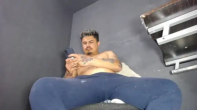 Snapshot of DickMasterfindom chatting on December 14, 1:16 pm DickMasterfindom online show from December 14, 1:16 pm