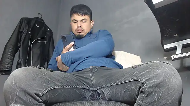 Snapshot of DickMasterfindom chatting on March 19, 1:51 pm DickMasterfindom online show from March 19, 1:51 pm