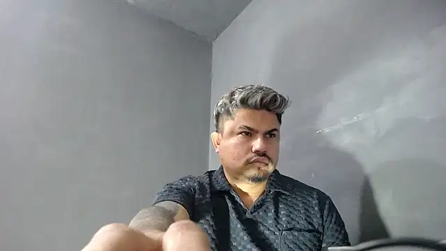 Snapshot of DickMasterfindom chatting on December 8, 7:47 am DickMasterfindom online show from December 8, 7:47 am