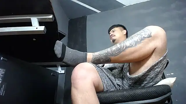 Snapshot of DickMasterfindom chatting on October 17, 3:54 am DickMasterfindom online show from October 17, 3:54 am